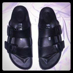 Black Birkenstock’s